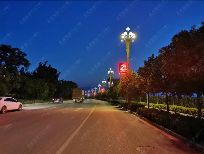 燈桿屏案例實拍圖 云南蒙自智慧燈桿配套LED燈桿屏