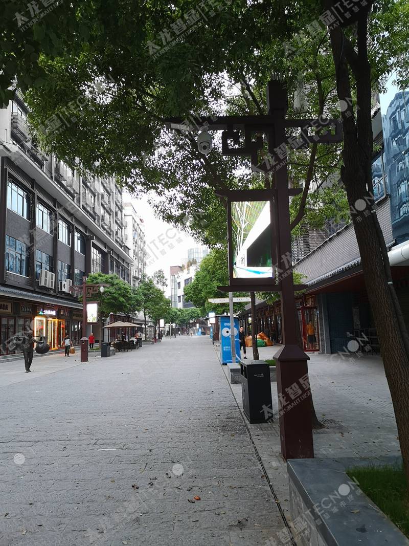案例圖片 武漢漢正街智慧燈桿LED燈桿屏案例